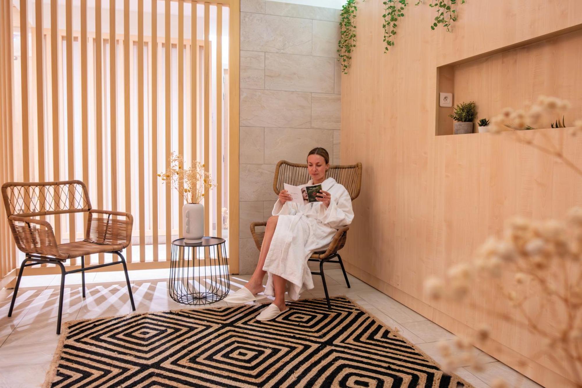 Hotel Helios & Spa - Ile Des Embiez Six-Fours-les-Plages Kültér fotó