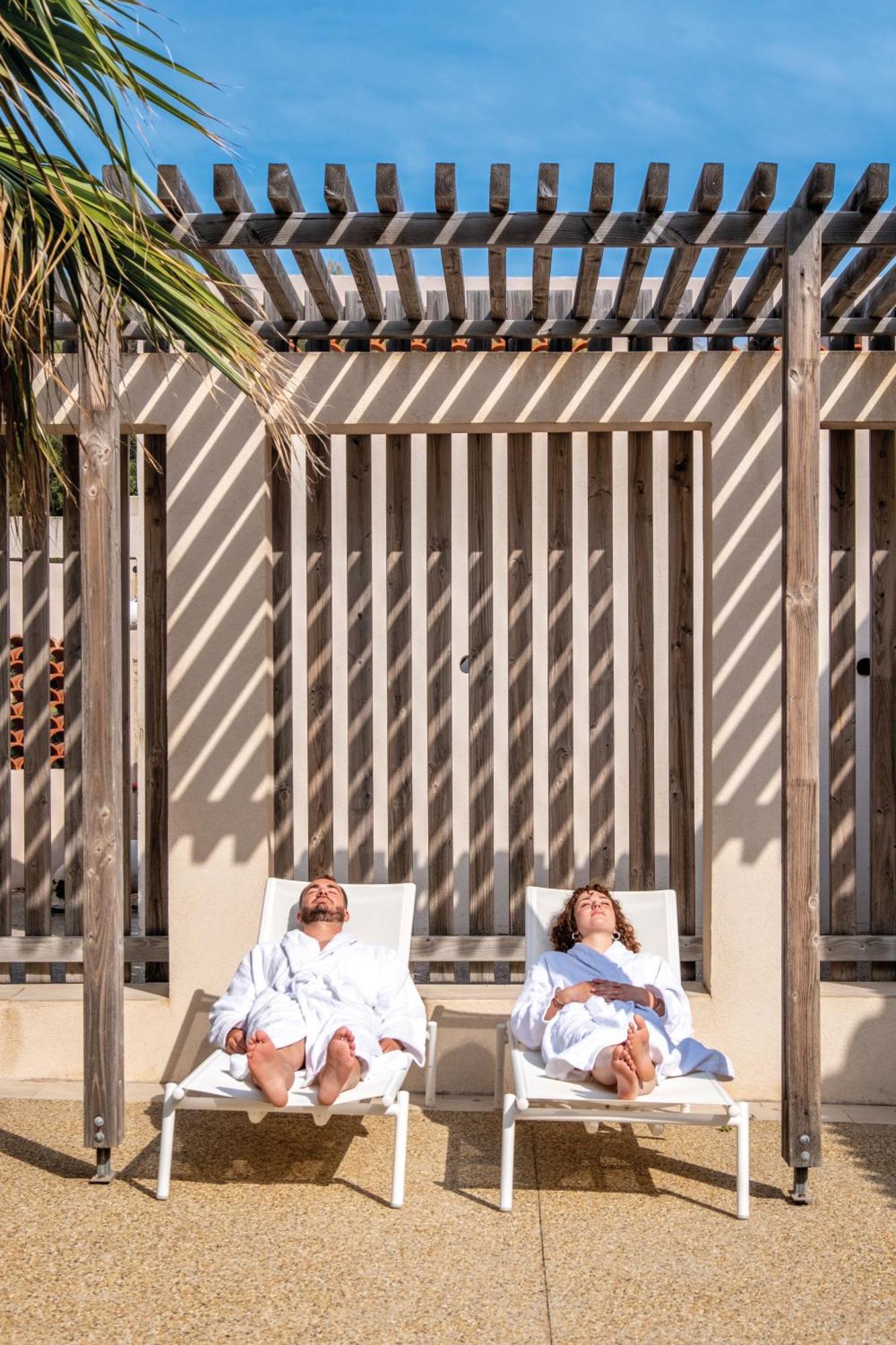 Hotel Helios & Spa - Ile Des Embiez Six-Fours-les-Plages Kültér fotó