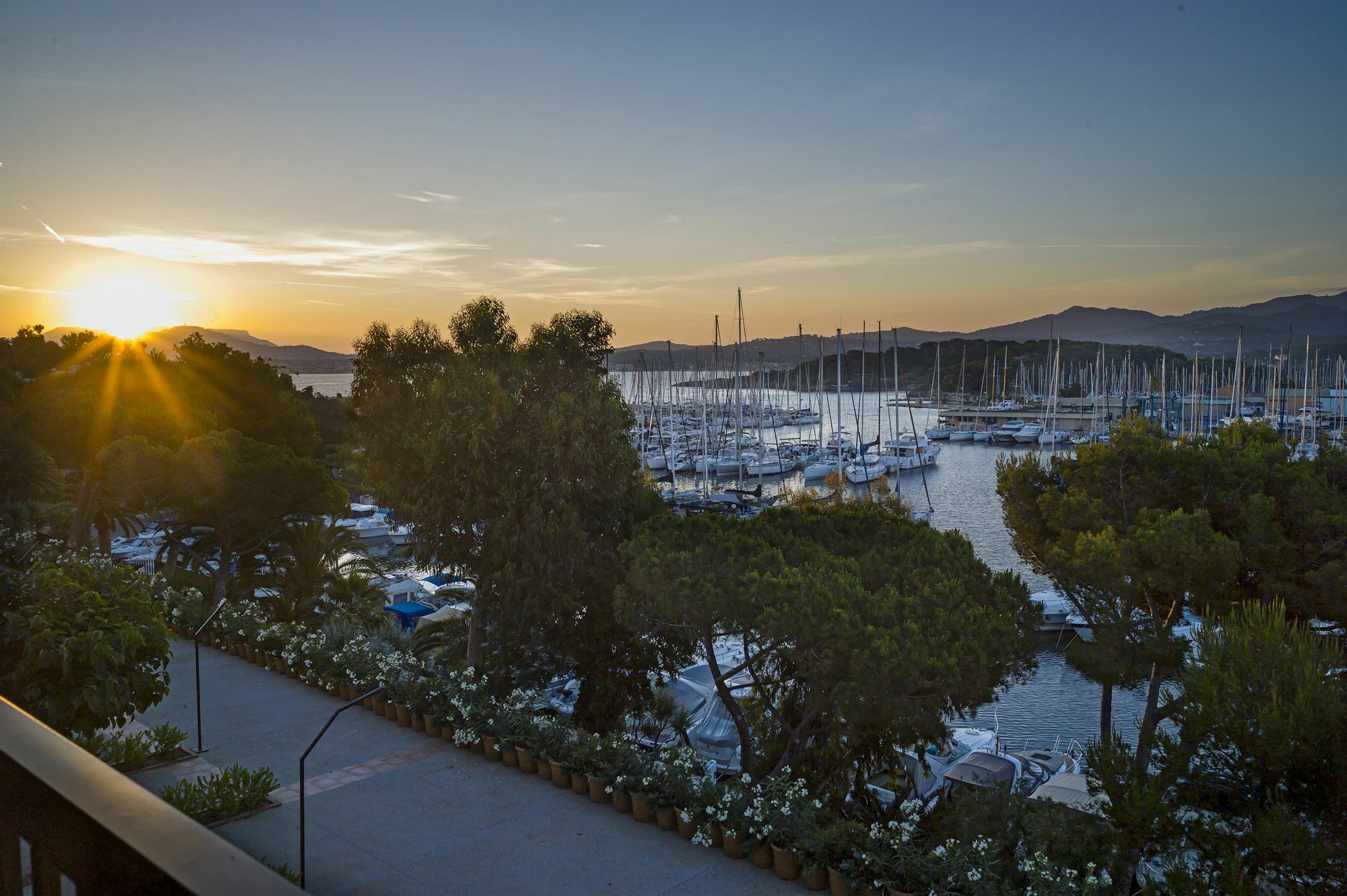 Hotel Helios & Spa - Ile Des Embiez Six-Fours-les-Plages Kültér fotó